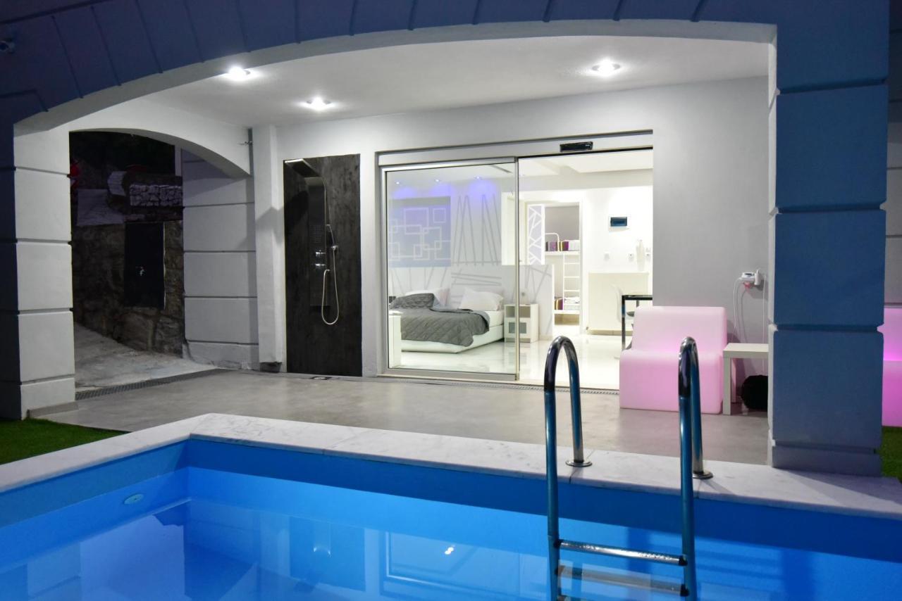 PalaiónTsiflíkion Alpha Delta Pool Suite מראה חיצוני תמונה